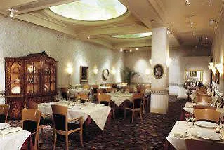 ****  Sutton Place Hotel Toronto Canada