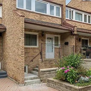 Cozy Town House Toronto